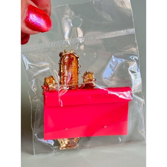 Betsy Johnson Gold Cactus Brooch With Rhinestones In Sealed Packaging - Picture 5 of 6
